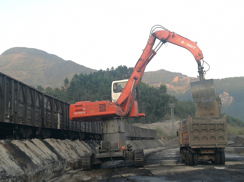 電動(dòng)抓料機(jī).jpg