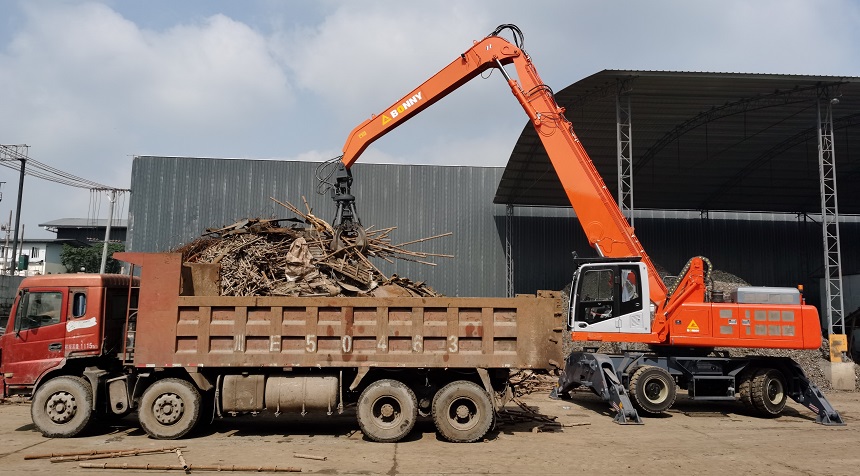 輪胎抓鋼機(jī).jpg
